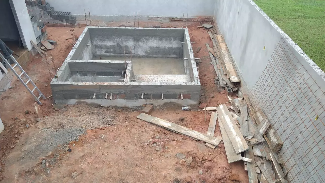 minha piscina de alvenaria em construção
