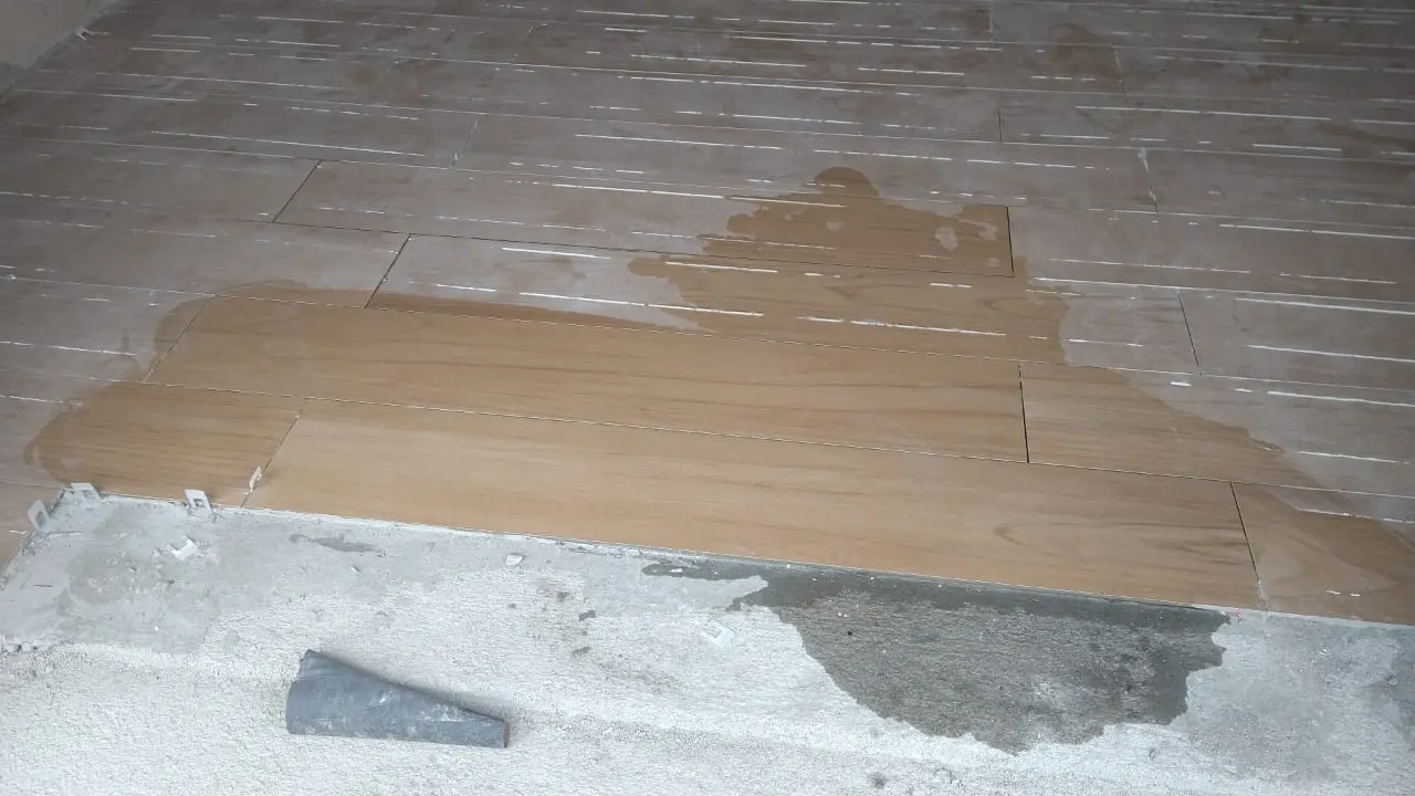 colagem de porcelanato amadeirado na minha suite