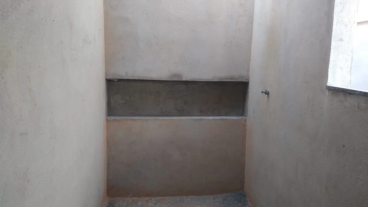 parede do meu banheiro com reboco finalizado